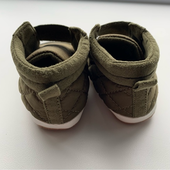 3/$10 OLD NAVY Baby boy green shoes booties 3-6m - Picture 2 of 5